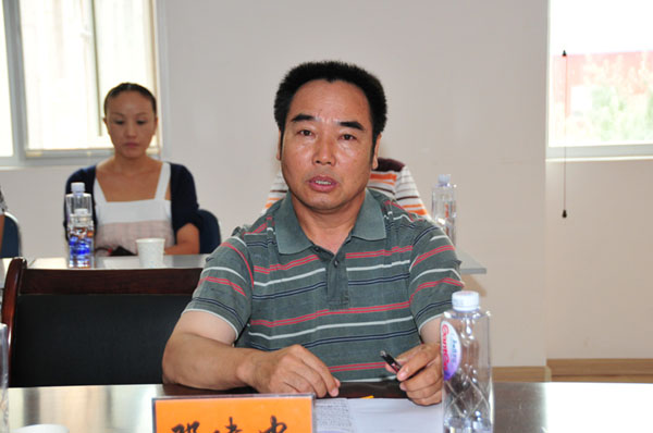 邓建忠副主任作交流发言